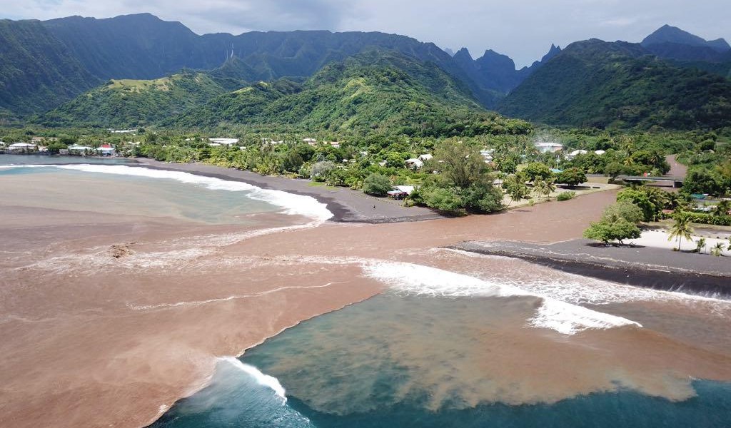 Five of the best surfing spots on The Islands of Tahiti