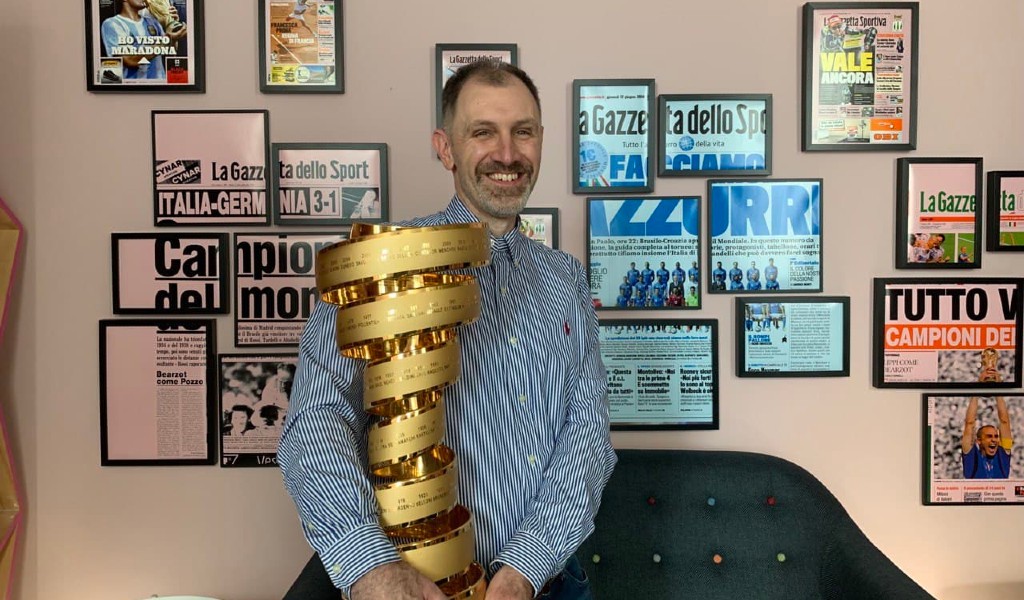 Stuart Wood with the Giro d’Italia Trophy