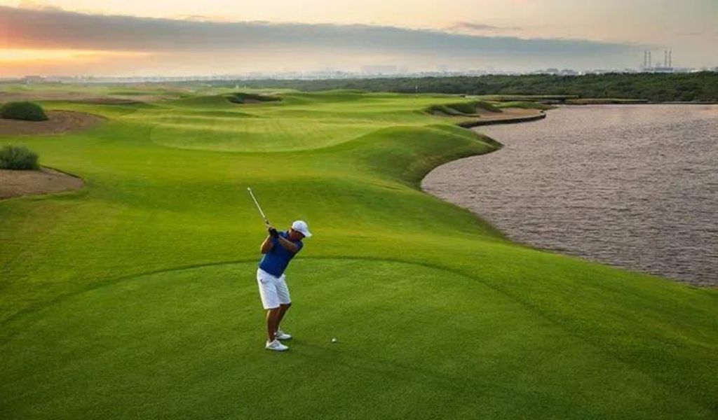 ‘Stay and play’ golf package at Al Zorah Golf Club and Oberoi Beach Resort