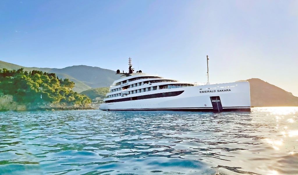 Emerald Sakara luxury yacht by Emerald Cruises