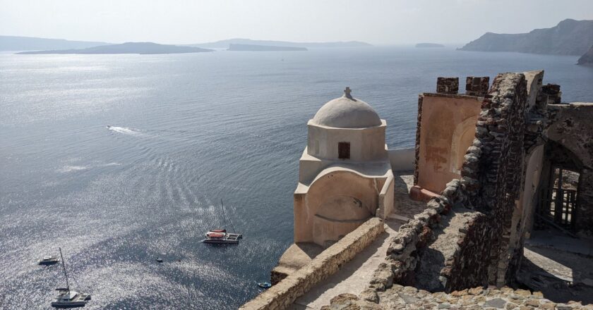 Santorini sports travel guide: Hiking, swimming and wellness on the Greek island