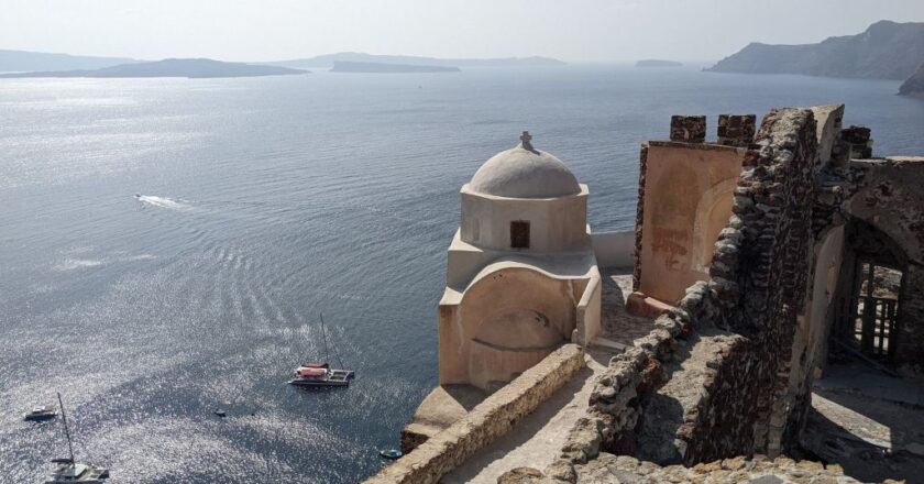 Santorini sports travel guide: Hiking, swimming and wellness on the Greek island