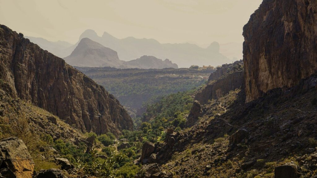 Oman sports travel guide – Al Hajar Mountains in Oman (Niklas Weiss/Unsplash)